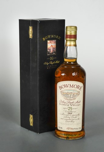 Lot 1206 - Bowmore Islay Single Malt Scotch Whisky aged...