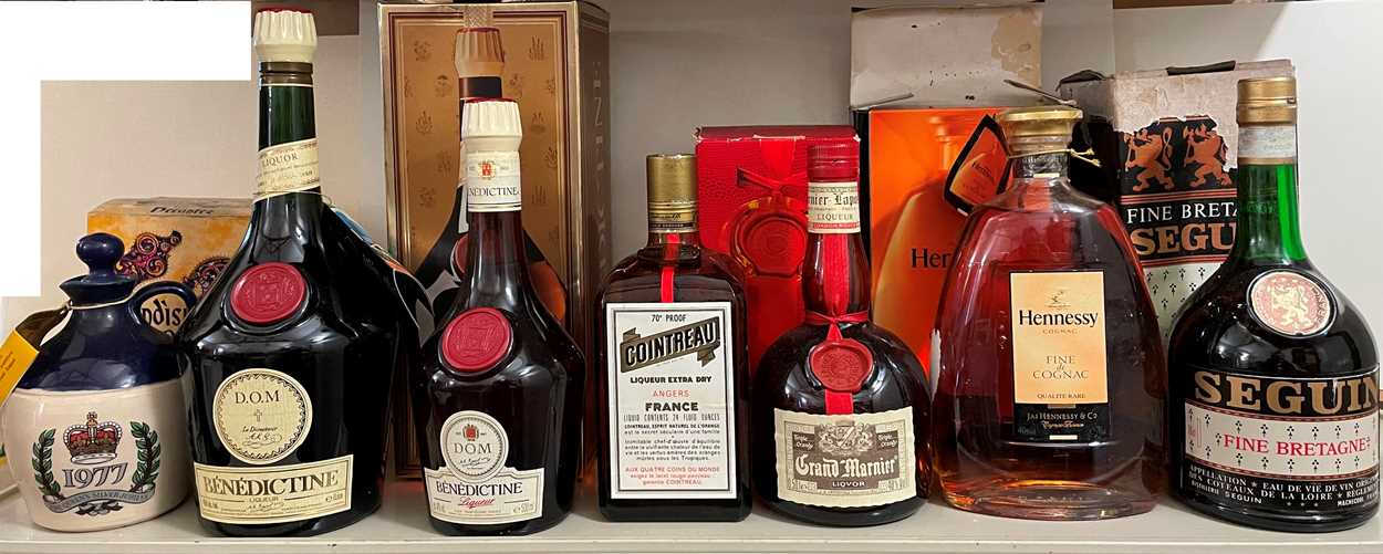 Lot 1211 - Mixed cognac, liqueurs, etc. Hennessy X.O....