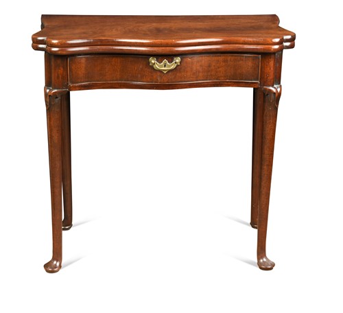 Lot 337 - A mahogany tea table, mid-18th century
