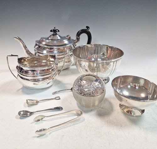 Lot 197 - A small collection of silver including a...