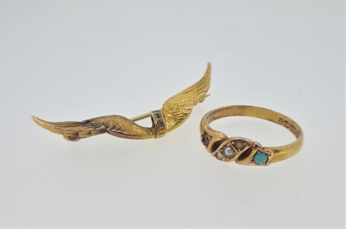 Lot 171 - A diamond set wing brooch, stamped '15CT' and...