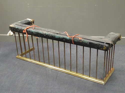 Lot 478 - A 20th century brass club fender, 59 x 163 x...