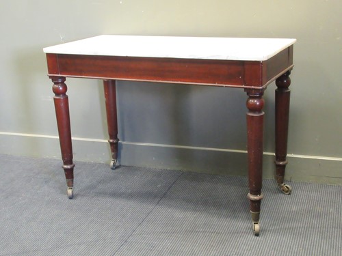 Lot 412 - A Victorian marble top washstand, 76 x 107 x 52cm