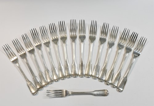 Lot 489 - A set of sixteen George III 18th century silver table forks