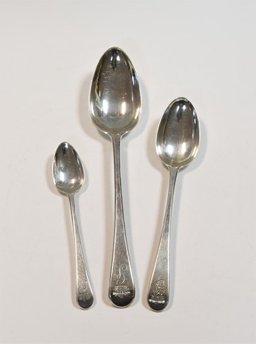 Lot 493 - 28 pieces of George III 18th century silver flatware