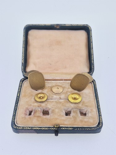 Lot 172 - A pair of hallmarked 9ct gold cufflinks,...
