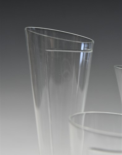 Lot 9 - A set of 16 Carlo Moretti Cartoccio drinking glasses