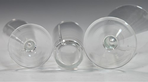 Lot 9 - A set of 16 Carlo Moretti Cartoccio drinking glasses