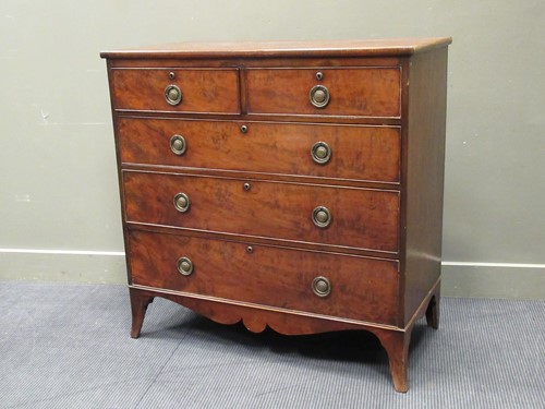 Lot 517 - An early 19th century mahogany chest of...
