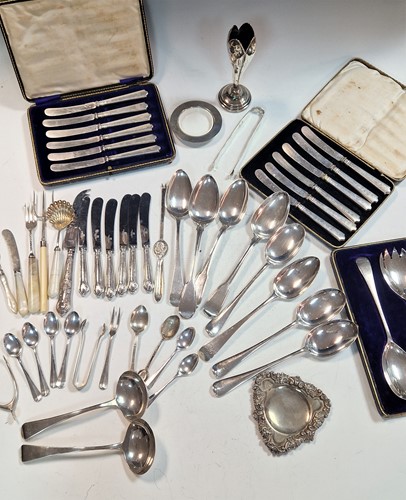 Lot 213 - Two cased sets of silver handled dessert...