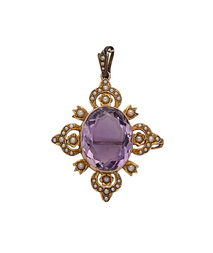 Lot 74 - An amethyst and split pearl pendant/brooch