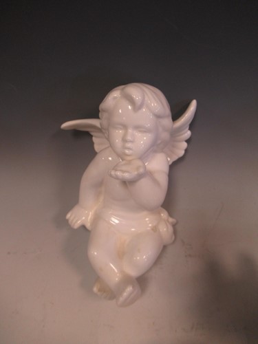 Lot 22 - A collection of Lladro figures to include an...
