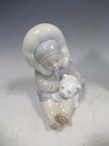 Lot 22 - A collection of Lladro figures to include an...