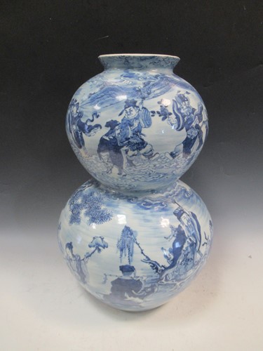 Lot 77 - Japanese blue and white porcelain vase, late...