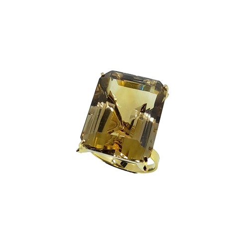 Lot 46 - A citrine dress ring