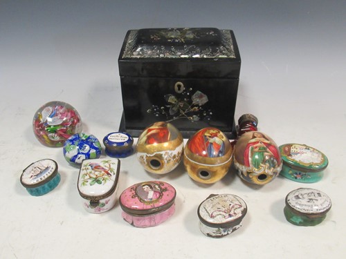Lot 88 - A black japanned mother of pearl inlaid...