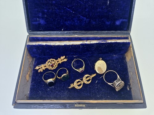 Lot 179 - A jewellery box containing A bloodstone signet...