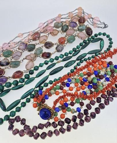 Lot 184 - A large collection of beads