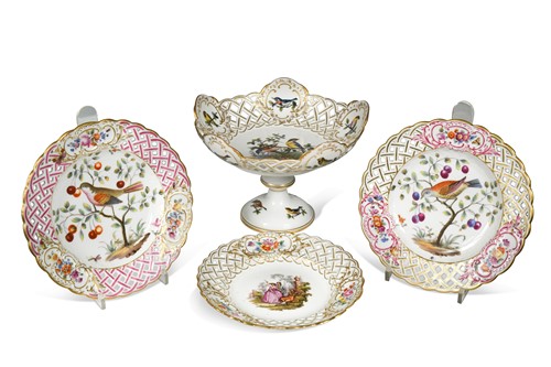 Lot 328 - A Meissen pierced comport