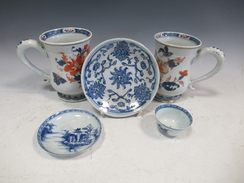 Lot 9 - A pair of Chinese Imari tankards, circa 1720;...