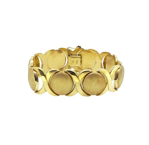 Lot 231 - A modern fancy bracelet