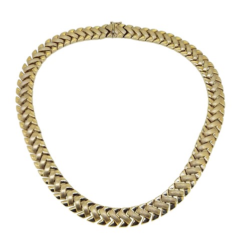 Lot 235 - A 9ct gold fancy collarette necklace