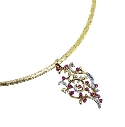 Lot 101 - A ruby and diamond necklace