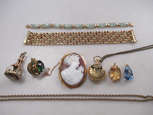 Lot 181 - A cameo brooch stamped '9CT', a hallmarked 9ct...