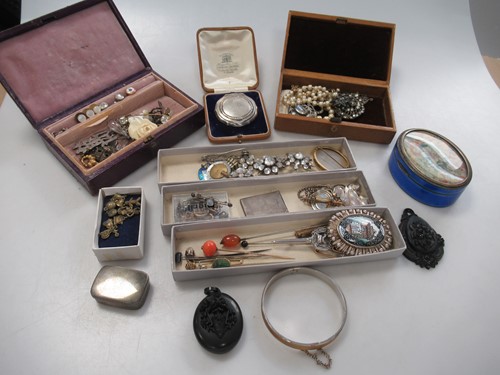 Lot 185 - A large collection of silver and base metal...