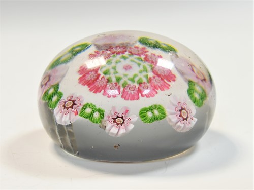 Lot 1 - A Baccarat Dupont glass concentric millefiori paperweight