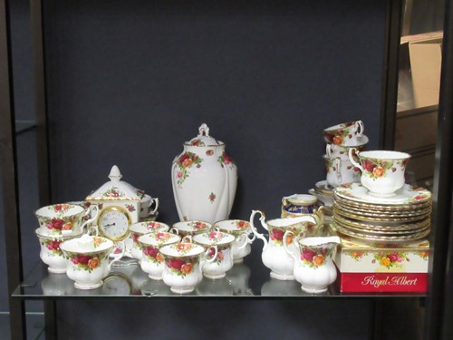 Lot 37 - Assorted China ware to include items of Royal...