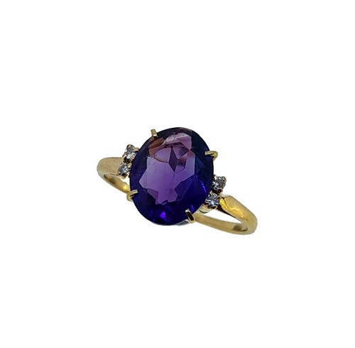 Lot 72 - An amethyst and diamond ring