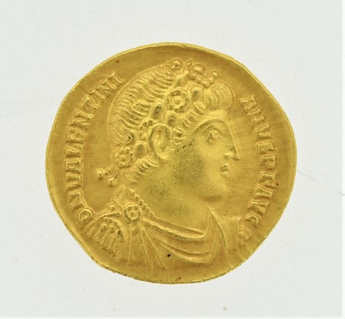 Lot 116 - Valentinian I (AD 364-375), Gold Solidus, mint...