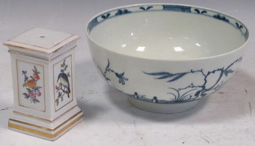 Lot 167 - An 18th century Worcester blue and white bowl...