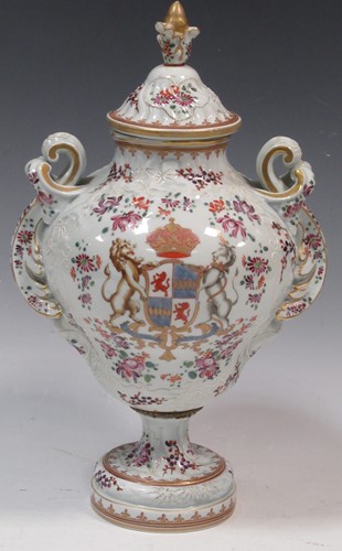 Lot 14 - Samson jar and cover with Heraldic crest 31cm...