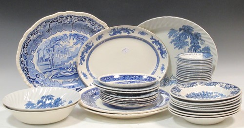 Lot 34 - Transfer printed blue and white china...