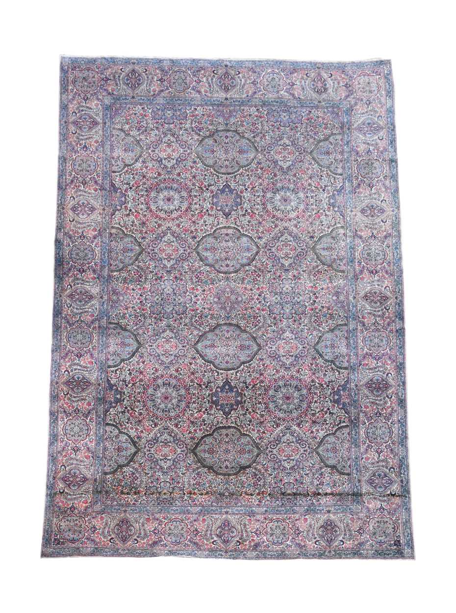 Lot 462 - A fine Kirman carpet