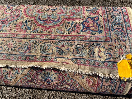 Lot 462 - A fine Kirman carpet