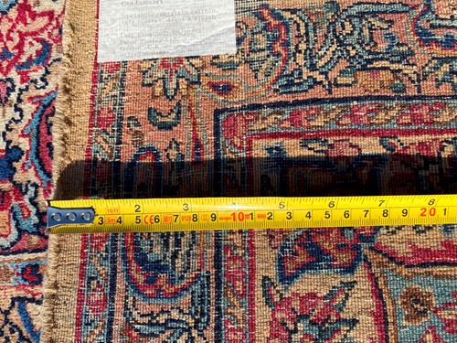 Lot 462 - A fine Kirman carpet