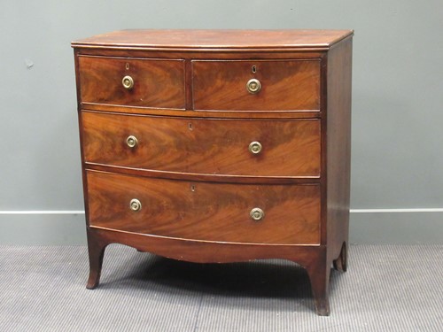 Lot 406 - A Regency bowfront chest, 90 x 90 x 50cm