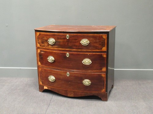 Lot 407 - A small 19th century mahogany and satinwood...