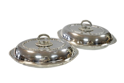 Lot 619 - A pair of George V silver entrée dishes