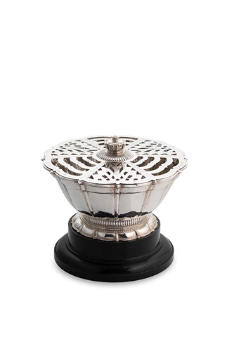 Lot 626 - A George VI silver rose bowl and stand