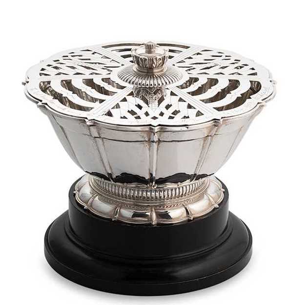 Lot 626 - A George VI silver rose bowl and stand