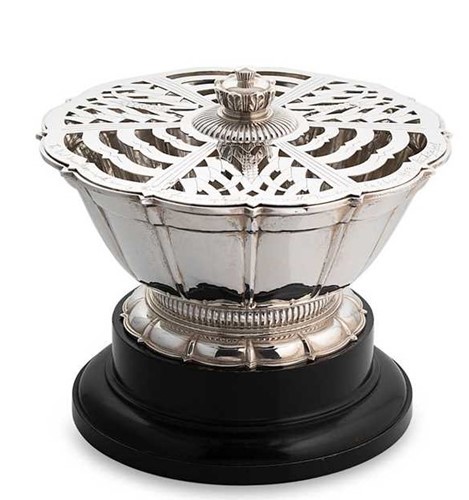 Lot 626 - A George VI silver rose bowl and stand