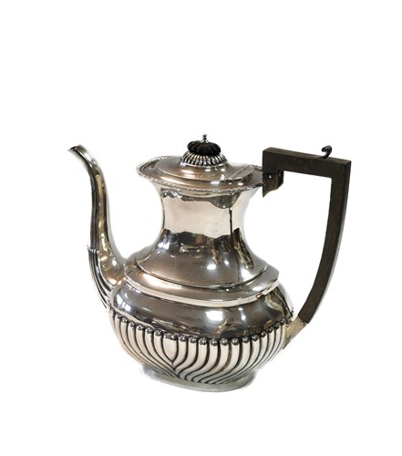 Lot 588 - An Edward VII silver coffee pot