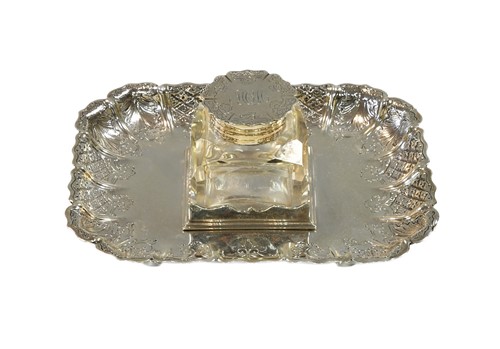 Lot 583 - An Edward VII silver desk inkstand