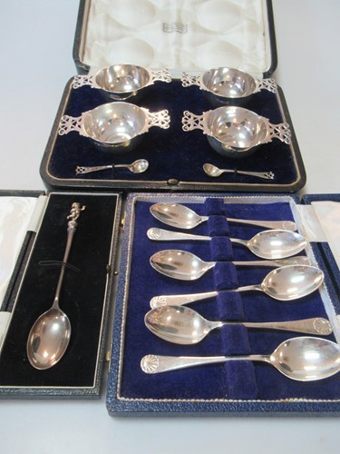 Lot 216 - A cased set of six silver teaspoons, a cased...