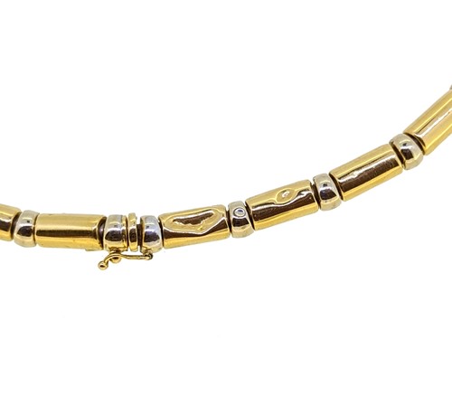 Lot 207 - A two colour collarette necklace