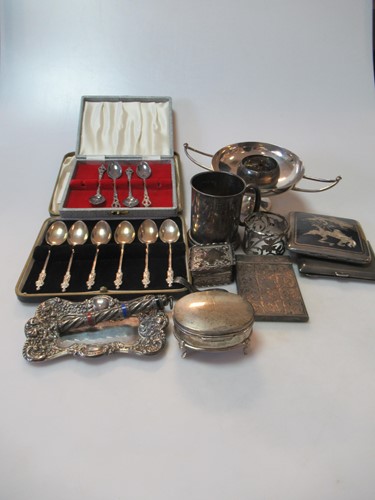 Lot 229 - A silver card case, 2 silver trinket boxes, 2...